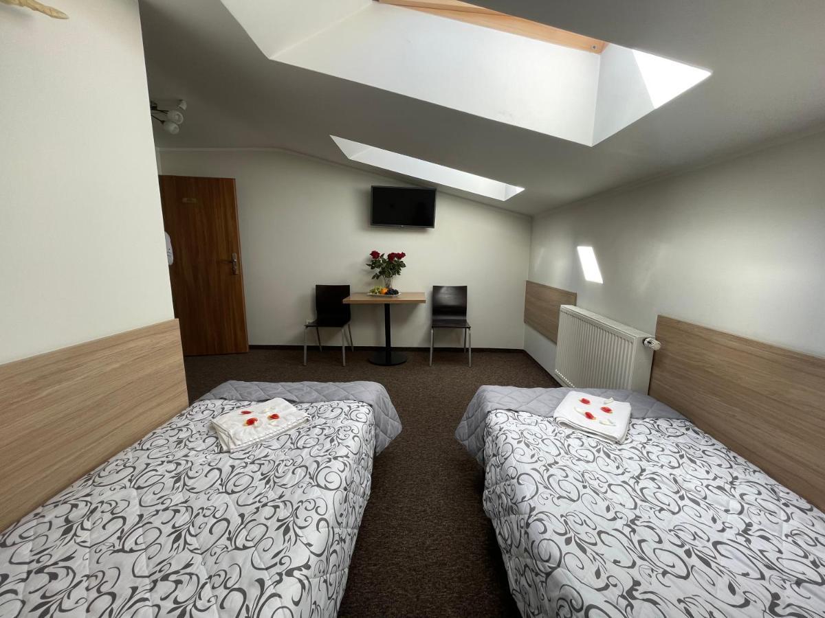 Hotelik Gold Raszyn Exterior foto